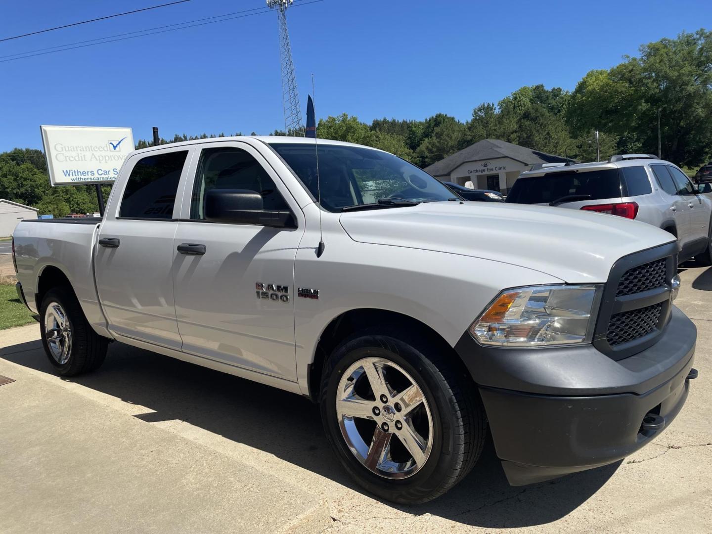 2016 White /Gray RAM 1500 Tradesman Crew Cab SWB 2WD (3C6RR6KT8GG) with an 5.7L V8 OHV 16V engine, 6A transmission, located at 204 Hwy. 16 East, Carthage, MS, 39051, (601) 267-7277, 0.000000, 0.000000 - Photo#1
