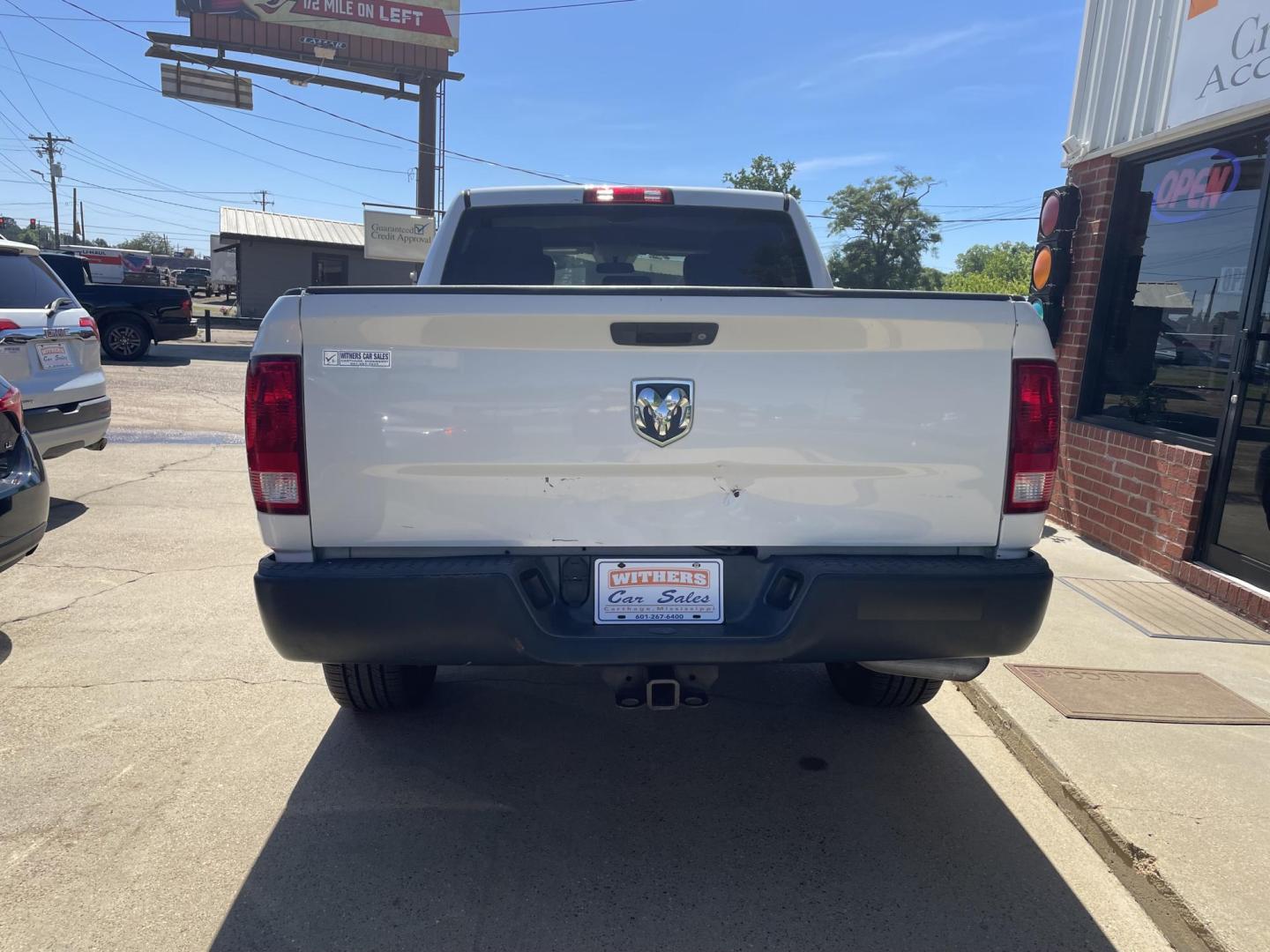 2016 White /Gray RAM 1500 Tradesman Crew Cab SWB 2WD (3C6RR6KT8GG) with an 5.7L V8 OHV 16V engine, 6A transmission, located at 204 Hwy. 16 East, Carthage, MS, 39051, (601) 267-7277, 0.000000, 0.000000 - Photo#3