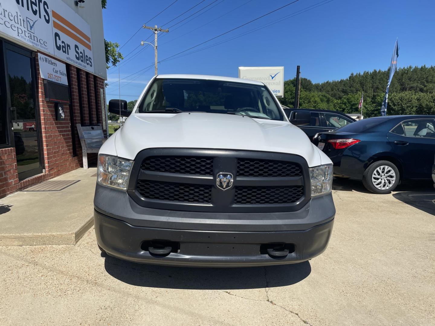 2016 White /Gray RAM 1500 Tradesman Crew Cab SWB 2WD (3C6RR6KT8GG) with an 5.7L V8 OHV 16V engine, 6A transmission, located at 204 Hwy. 16 East, Carthage, MS, 39051, (601) 267-7277, 0.000000, 0.000000 - Photo#2