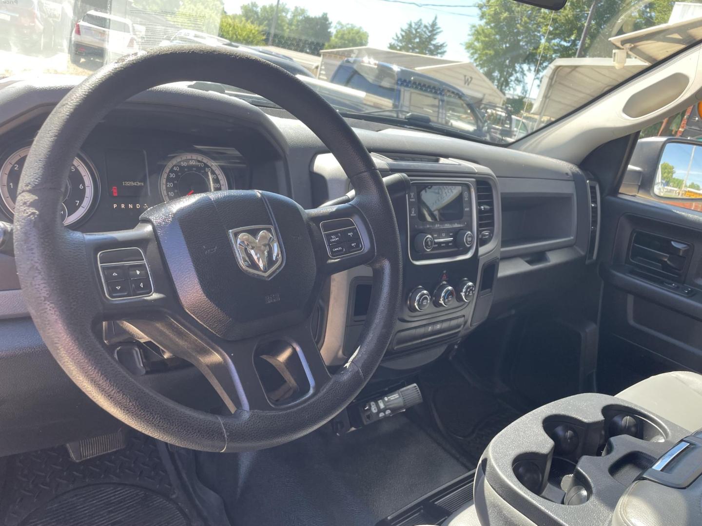 2016 White /Gray RAM 1500 Tradesman Crew Cab SWB 2WD (3C6RR6KT8GG) with an 5.7L V8 OHV 16V engine, 6A transmission, located at 204 Hwy. 16 East, Carthage, MS, 39051, (601) 267-7277, 0.000000, 0.000000 - Photo#5