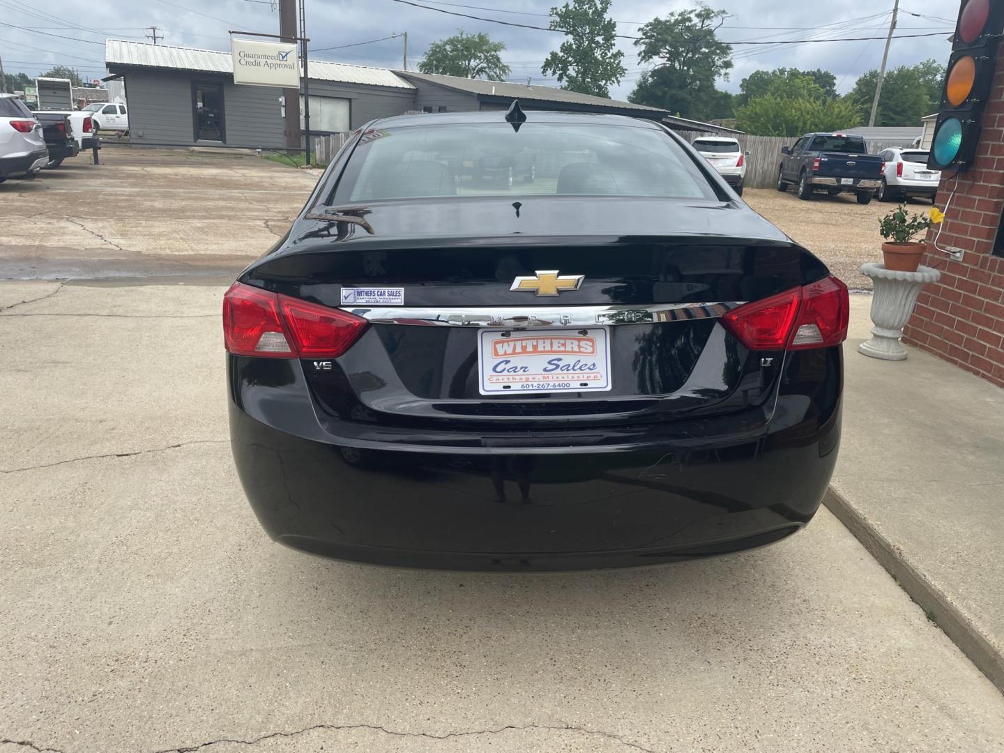 2018 Black /Gray Chevrolet Impala LT (2G1105S3XJ9) with an 3.6L V6 DOHC 24V engine, 6A transmission, located at 204 Hwy. 16 East, Carthage, MS, 39051, (601) 267-7277, 0.000000, 0.000000 - Photo#3