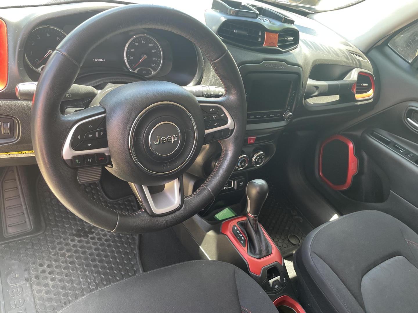 2017 White /Black Jeep Renegade Trailhawk (ZACCJBCBXHP) with an 2.4L L4 DOHC 16V engine, 9A transmission, located at 204 Hwy. 16 East, Carthage, MS, 39051, (601) 267-7277, 0.000000, 0.000000 - Photo#5