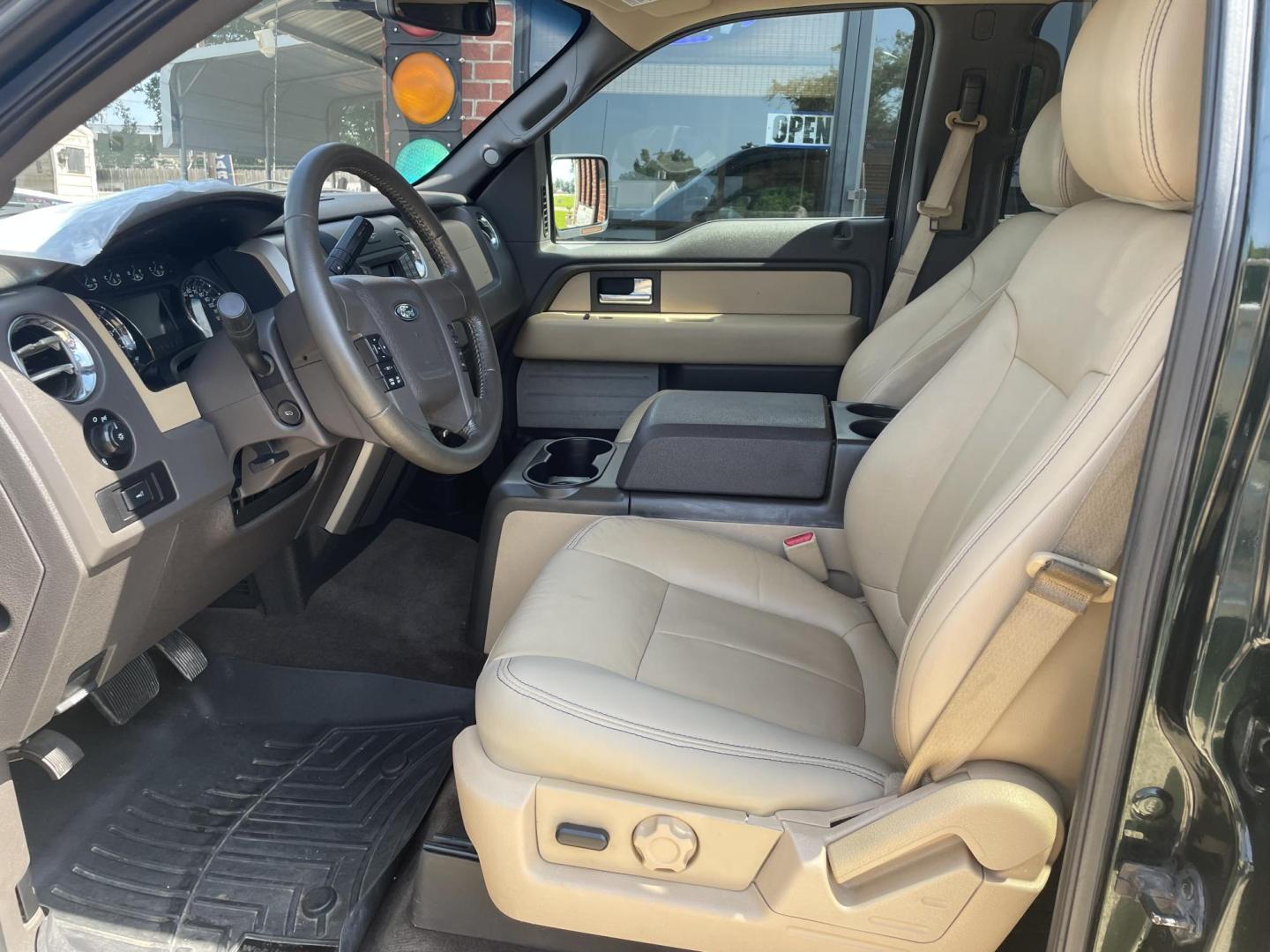 2014 Green /Black Ford F-150 FX2 SuperCrew 5.5-ft. Bed 2WD (1FTFW1CF9EF) with an 5.0L V8 engine, 6-Speed Automatic transmission, located at 204 Hwy. 16 East, Carthage, MS, 39051, (601) 267-7277, 0.000000, 0.000000- Photo#4