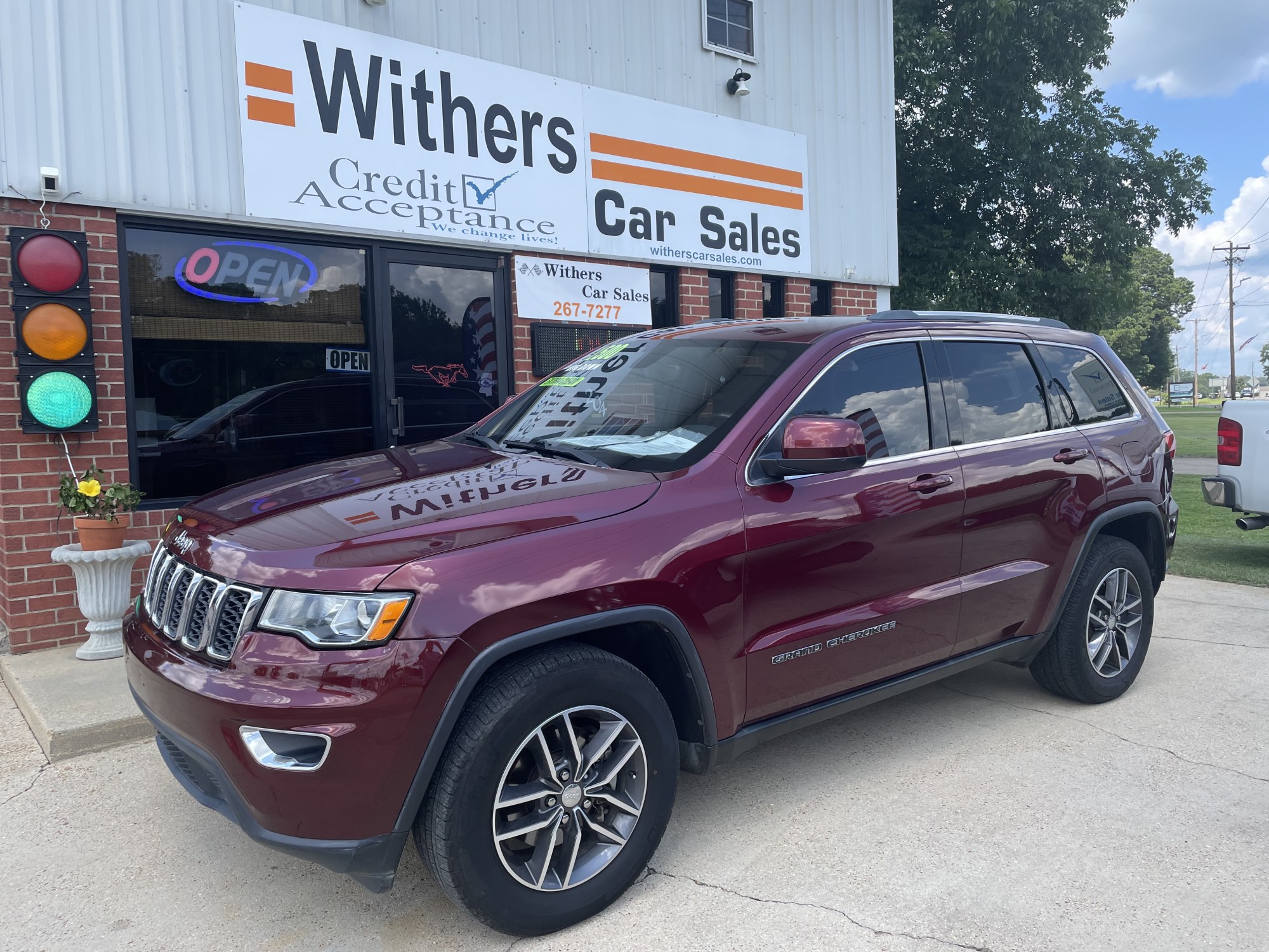 photo of 2018 Jeep Grand Cherokee Laredo 2WD