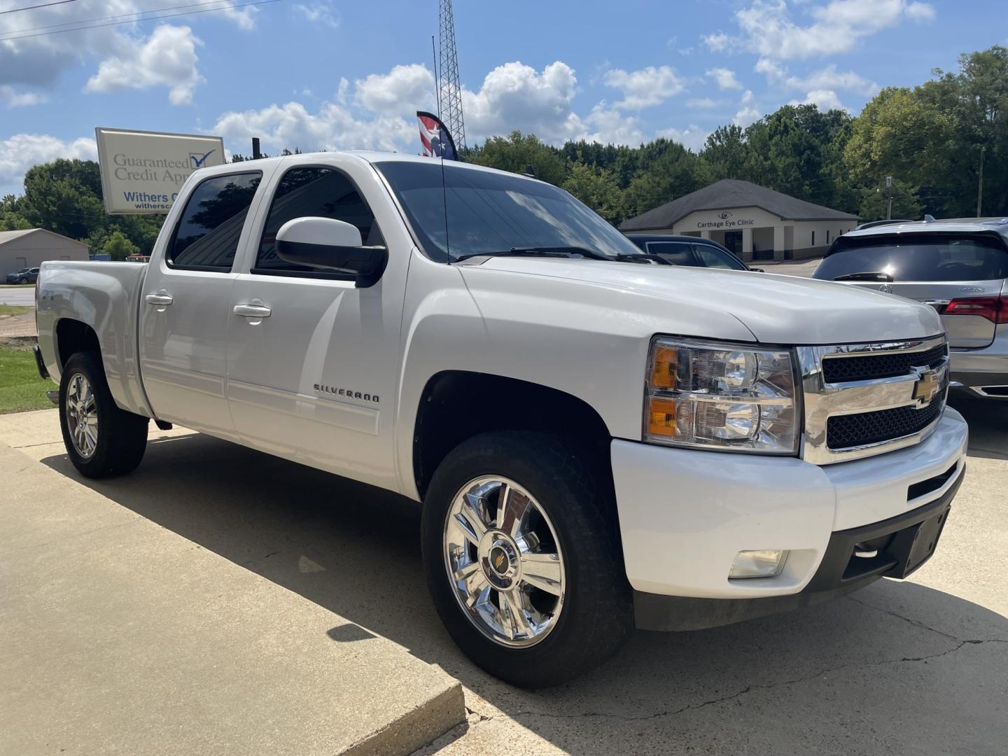 2012 White /Black Chevrolet Silverado 1500 LTZ Crew Cab 4WD (1GCPKTE71CF) with an 5.3L V8 OHV 16V FFV engine, 6-Speed Automatic transmission, located at 204 Hwy. 16 East, Carthage, MS, 39051, (601) 267-7277, 0.000000, 0.000000- Photo#1