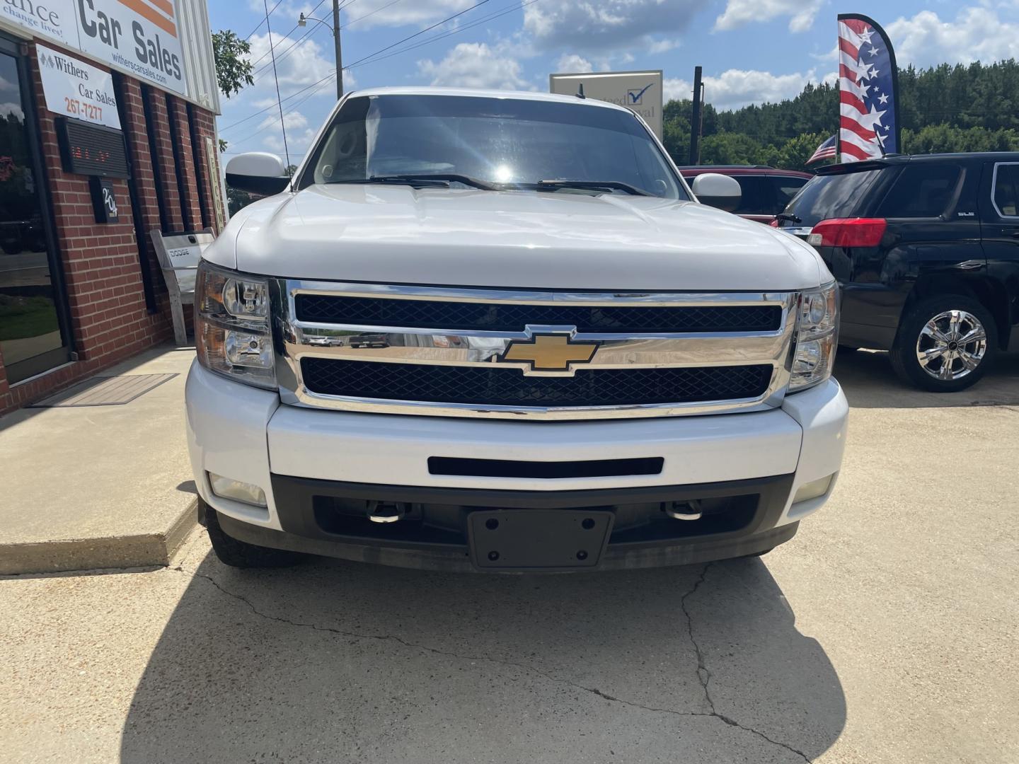 2012 White /Black Chevrolet Silverado 1500 LTZ Crew Cab 4WD (1GCPKTE71CF) with an 5.3L V8 OHV 16V FFV engine, 6-Speed Automatic transmission, located at 204 Hwy. 16 East, Carthage, MS, 39051, (601) 267-7277, 0.000000, 0.000000- Photo#2
