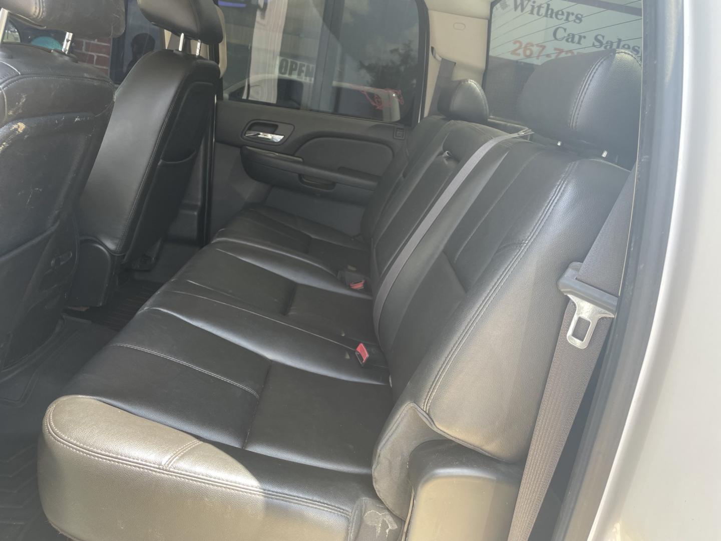 2012 White /Black Chevrolet Silverado 1500 LTZ Crew Cab 4WD (1GCPKTE71CF) with an 5.3L V8 OHV 16V FFV engine, 6-Speed Automatic transmission, located at 204 Hwy. 16 East, Carthage, MS, 39051, (601) 267-7277, 0.000000, 0.000000- Photo#7