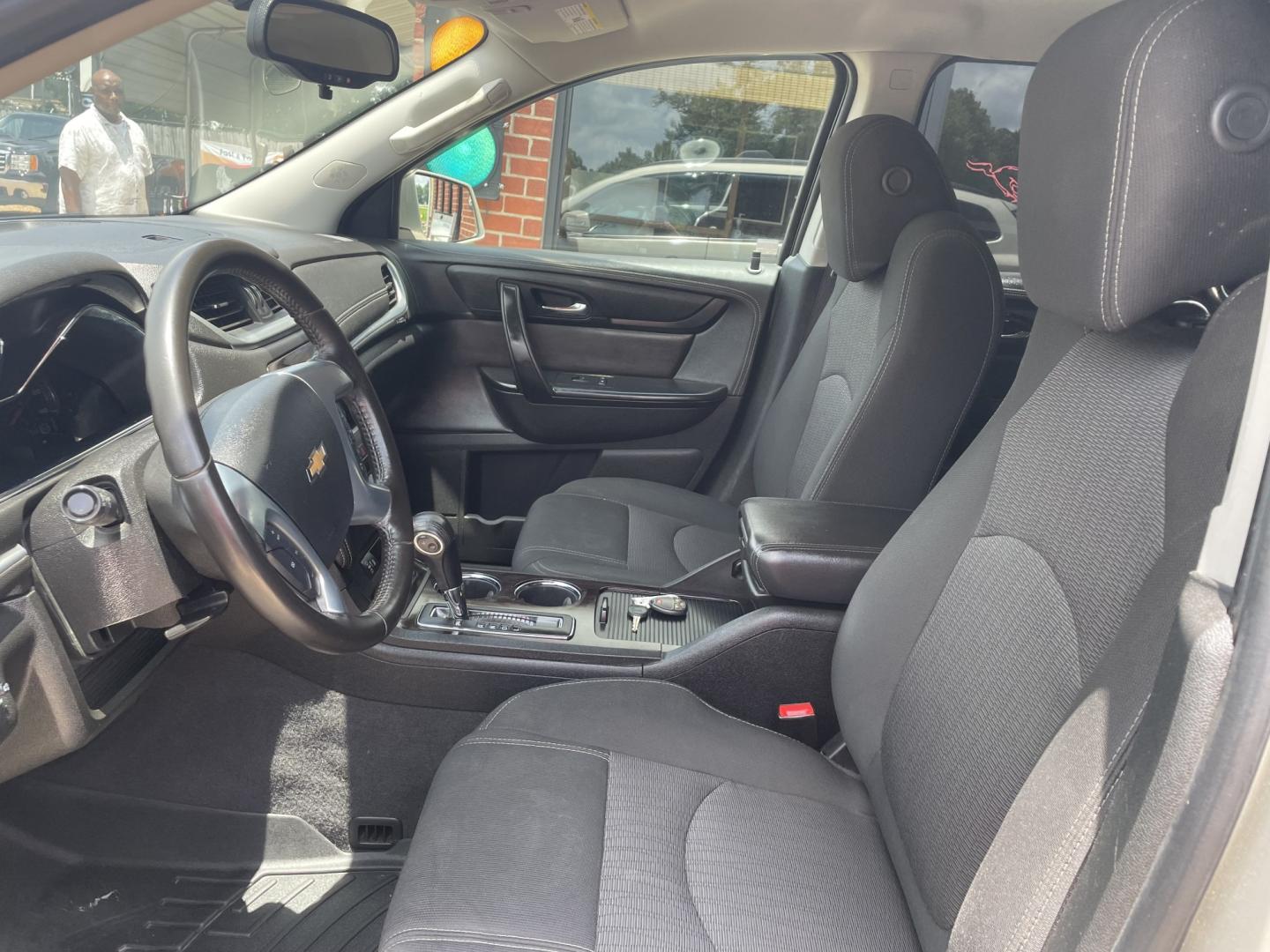 2017 Tan /Gray Chevrolet Traverse 1LT FWD (1GNKRGKDXHJ) with an 3.6L V6 DOHC 24V engine, 6A transmission, located at 204 Hwy. 16 East, Carthage, MS, 39051, (601) 267-7277, 0.000000, 0.000000- Photo#4