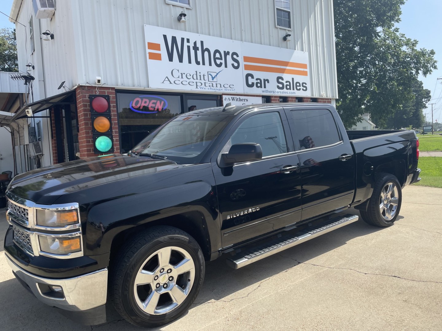 2015 Black /Gray Chevrolet Silverado 1500 LT Crew Cab 2WD (3GCPCREC1FG) with an 5.3L V8 OHV 16V engine, 6-Speed Automatic transmission, located at 204 Hwy. 16 East, Carthage, MS, 39051, (601) 267-7277, 0.000000, 0.000000- Photo#0