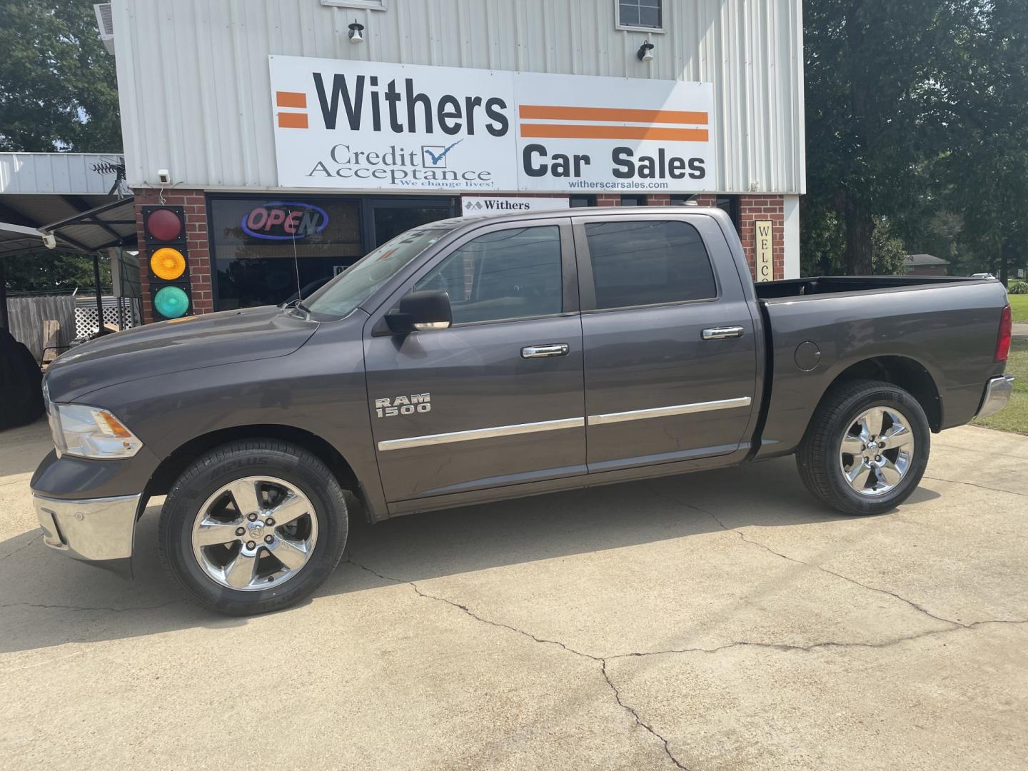 2016 Gray /Gray RAM 1500 SLT Crew Cab SWB 2WD (1C6RR6LG7GS) with an 3.6L V6 DOHC 24V FFV engine, 6A transmission, located at 204 Hwy. 16 East, Carthage, MS, 39051, (601) 267-7277, 0.000000, 0.000000- Photo#0