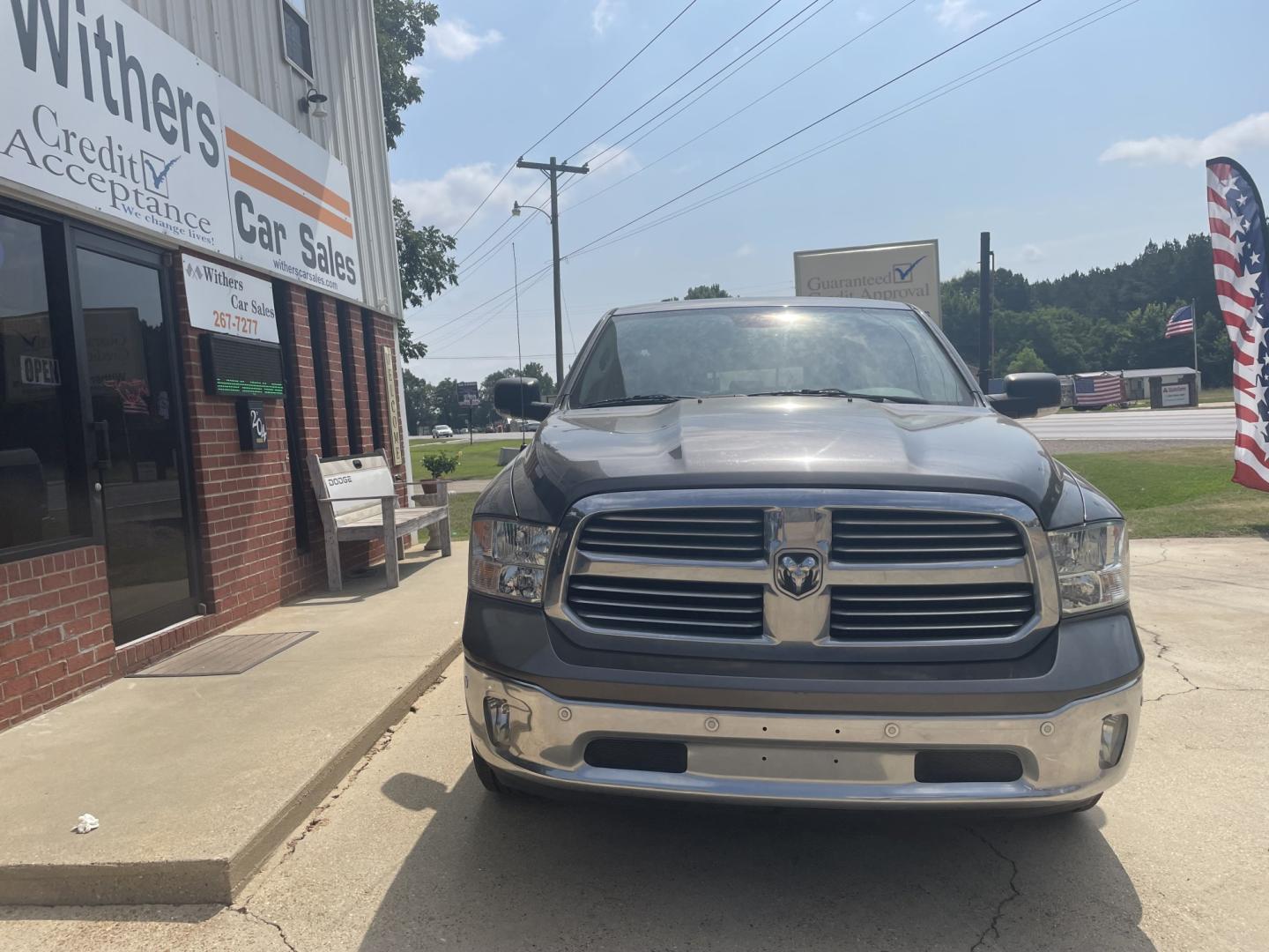 2016 Gray /Gray RAM 1500 SLT Crew Cab SWB 2WD (1C6RR6LG7GS) with an 3.6L V6 DOHC 24V FFV engine, 6A transmission, located at 204 Hwy. 16 East, Carthage, MS, 39051, (601) 267-7277, 0.000000, 0.000000- Photo#2