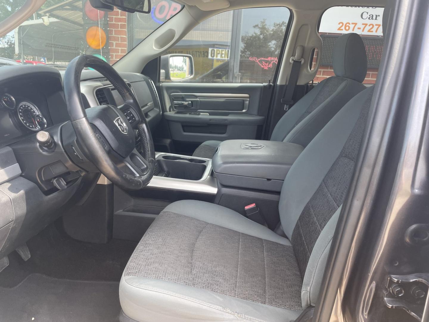 2016 Gray /Gray RAM 1500 SLT Crew Cab SWB 2WD (1C6RR6LG7GS) with an 3.6L V6 DOHC 24V FFV engine, 6A transmission, located at 204 Hwy. 16 East, Carthage, MS, 39051, (601) 267-7277, 0.000000, 0.000000- Photo#4