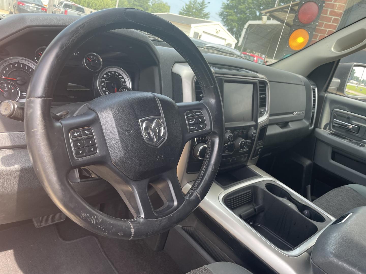 2016 Gray /Gray RAM 1500 SLT Crew Cab SWB 2WD (1C6RR6LG7GS) with an 3.6L V6 DOHC 24V FFV engine, 6A transmission, located at 204 Hwy. 16 East, Carthage, MS, 39051, (601) 267-7277, 0.000000, 0.000000- Photo#5