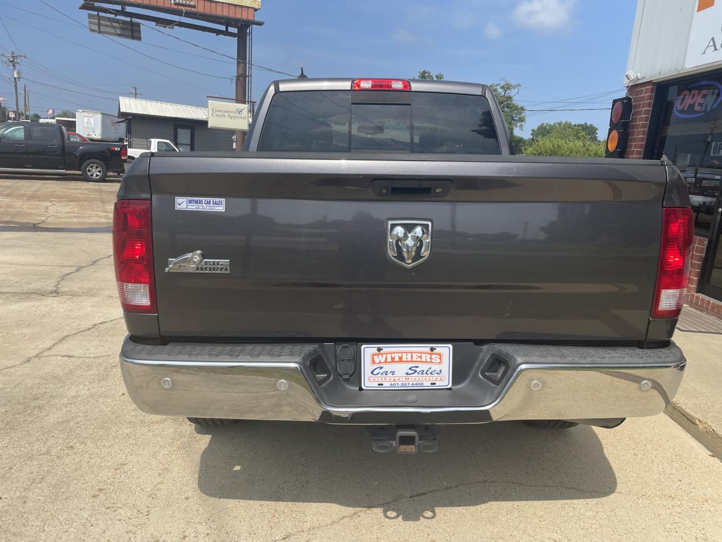 2016 Gray /Gray RAM 1500 SLT Crew Cab SWB 2WD (1C6RR6LG7GS) with an 3.6L V6 DOHC 24V FFV engine, 6A transmission, located at 204 Hwy. 16 East, Carthage, MS, 39051, (601) 267-7277, 0.000000, 0.000000- Photo#3