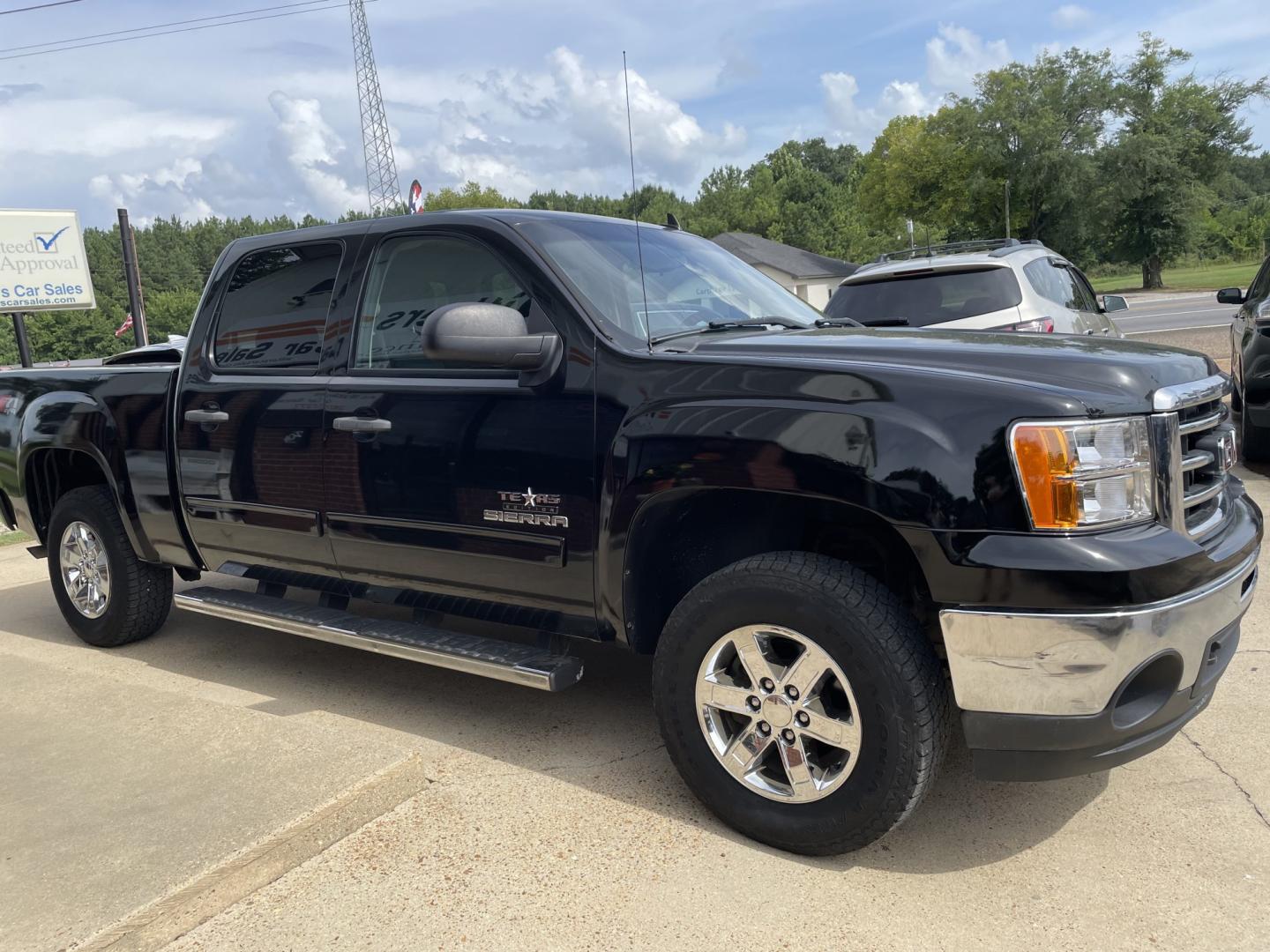 2013 Black /Black GMC Sierra 1500 SLE Crew Cab 4WD (3GTP2VE7XDG) with an 5.3L V8 OHV 16V FFV engine, 6-Speed Automatic transmission, located at 204 Hwy. 16 East, Carthage, MS, 39051, (601) 267-7277, 0.000000, 0.000000- Photo#1