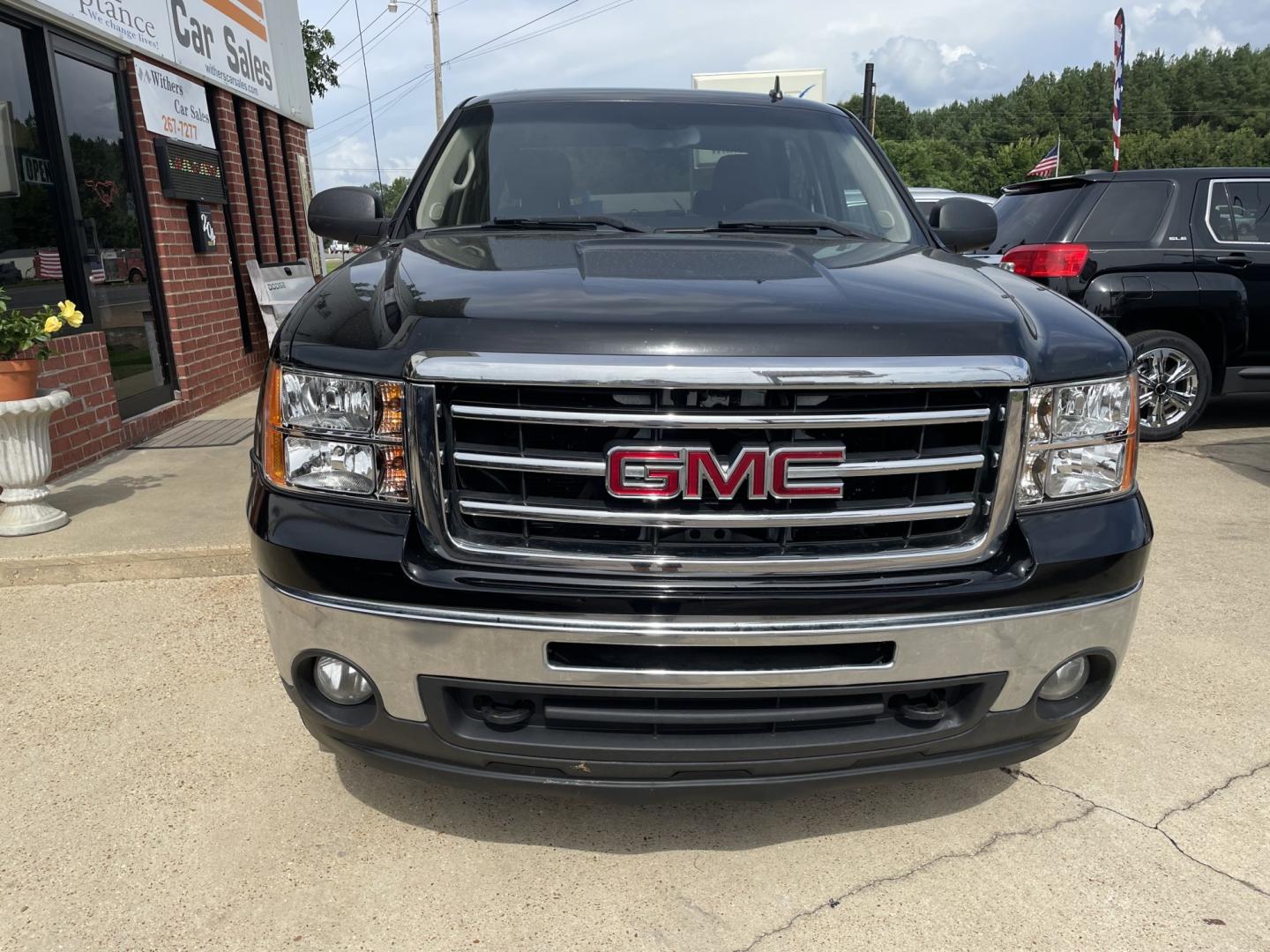 2013 Black /Black GMC Sierra 1500 SLE Crew Cab 4WD (3GTP2VE7XDG) with an 5.3L V8 OHV 16V FFV engine, 6-Speed Automatic transmission, located at 204 Hwy. 16 East, Carthage, MS, 39051, (601) 267-7277, 0.000000, 0.000000- Photo#2