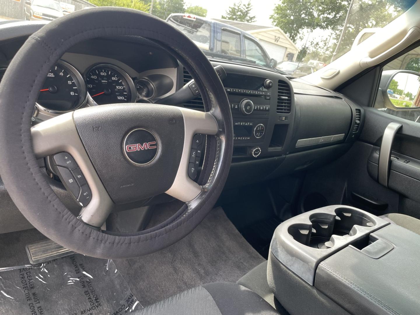 2013 Black /Black GMC Sierra 1500 SLE Crew Cab 4WD (3GTP2VE7XDG) with an 5.3L V8 OHV 16V FFV engine, 6-Speed Automatic transmission, located at 204 Hwy. 16 East, Carthage, MS, 39051, (601) 267-7277, 0.000000, 0.000000- Photo#5