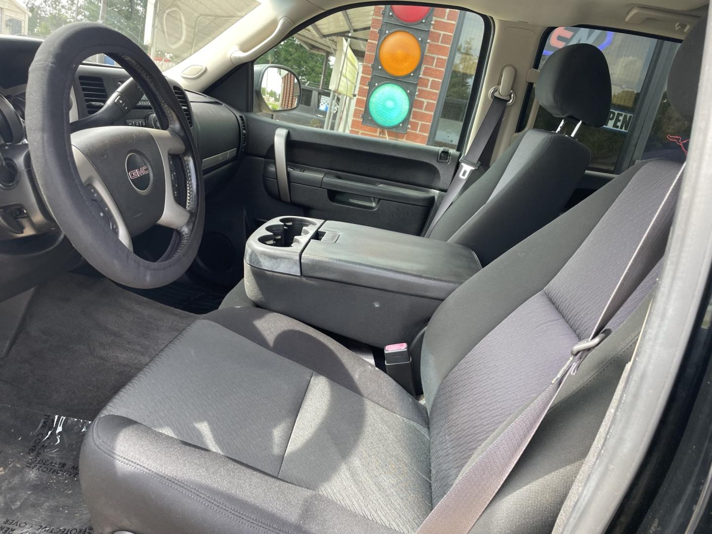 2013 Black /Black GMC Sierra 1500 SLE Crew Cab 4WD (3GTP2VE7XDG) with an 5.3L V8 OHV 16V FFV engine, 6-Speed Automatic transmission, located at 204 Hwy. 16 East, Carthage, MS, 39051, (601) 267-7277, 0.000000, 0.000000- Photo#4