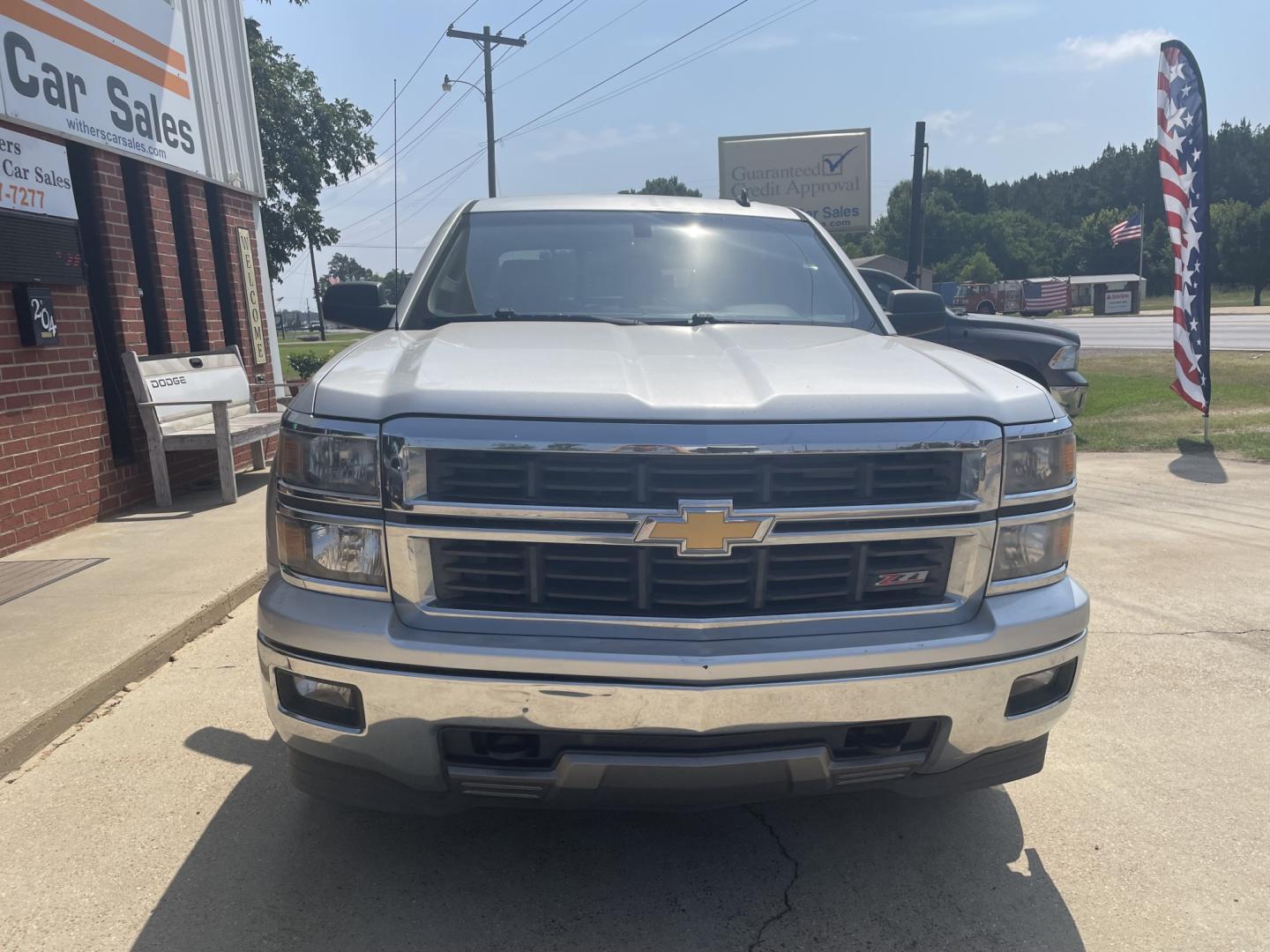 2014 Silver /Black Chevrolet Silverado 1500 1LT Crew Cab 4WD (3GCUKREC8EG) with an 5.3L V8 OHV 16V engine, 6-Speed Automatic transmission, located at 204 Hwy. 16 East, Carthage, MS, 39051, (601) 267-7277, 0.000000, 0.000000- Photo#2