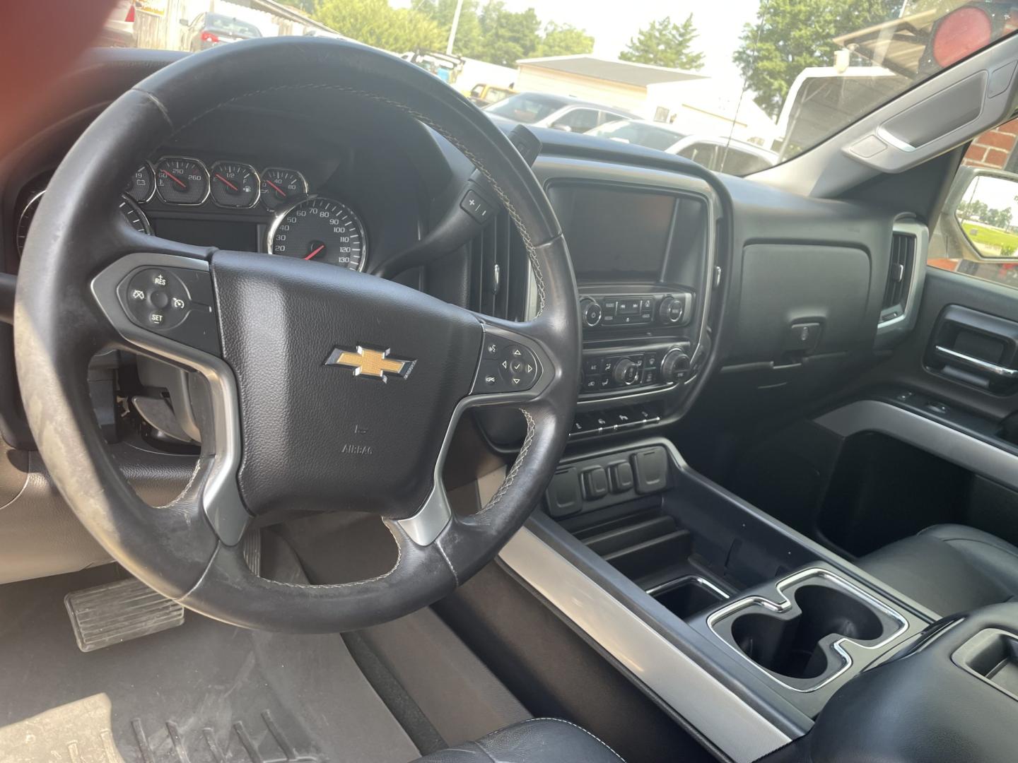 2014 Silver /Black Chevrolet Silverado 1500 1LT Crew Cab 4WD (3GCUKREC8EG) with an 5.3L V8 OHV 16V engine, 6-Speed Automatic transmission, located at 204 Hwy. 16 East, Carthage, MS, 39051, (601) 267-7277, 0.000000, 0.000000- Photo#5