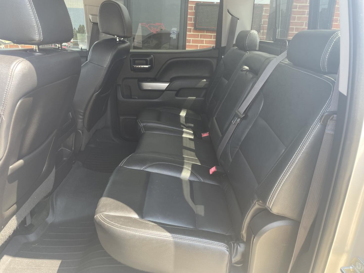 2014 Silver /Black Chevrolet Silverado 1500 1LT Crew Cab 4WD (3GCUKREC8EG) with an 5.3L V8 OHV 16V engine, 6-Speed Automatic transmission, located at 204 Hwy. 16 East, Carthage, MS, 39051, (601) 267-7277, 0.000000, 0.000000- Photo#6