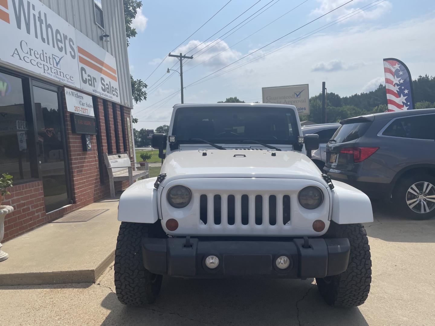 2013 White /Black Jeep Wrangler Unlimited Sahara 4WD (1C4BJWEG4DL) with an 3.6L V6 DOHC 24V FFV engine, AUTO transmission, located at 204 Hwy. 16 East, Carthage, MS, 39051, (601) 267-7277, 0.000000, 0.000000- Photo#2