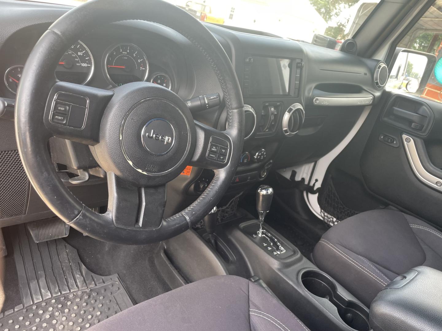 2013 White /Black Jeep Wrangler Unlimited Sahara 4WD (1C4BJWEG4DL) with an 3.6L V6 DOHC 24V FFV engine, AUTO transmission, located at 204 Hwy. 16 East, Carthage, MS, 39051, (601) 267-7277, 0.000000, 0.000000- Photo#5