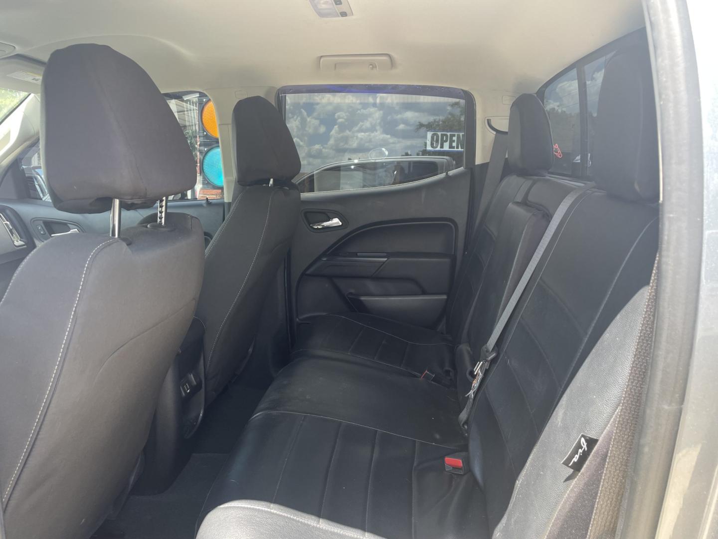 2020 Gray /Black Chevrolet Colorado LT Crew Cab 2WD Long Box (1GCGSCEN0L1) with an 3.6L V6 DOHC 24V GAS engine, 6A transmission, located at 204 Hwy. 16 East, Carthage, MS, 39051, (601) 267-7277, 0.000000, 0.000000- Photo#5
