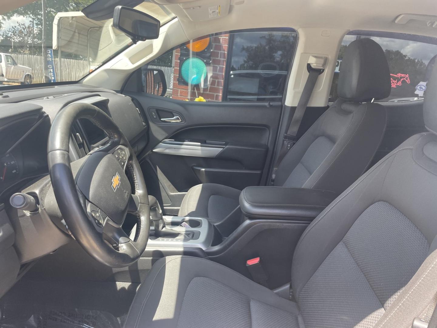 2020 Gray /Black Chevrolet Colorado LT Crew Cab 2WD Long Box (1GCGSCEN0L1) with an 3.6L V6 DOHC 24V GAS engine, 6A transmission, located at 204 Hwy. 16 East, Carthage, MS, 39051, (601) 267-7277, 0.000000, 0.000000- Photo#4