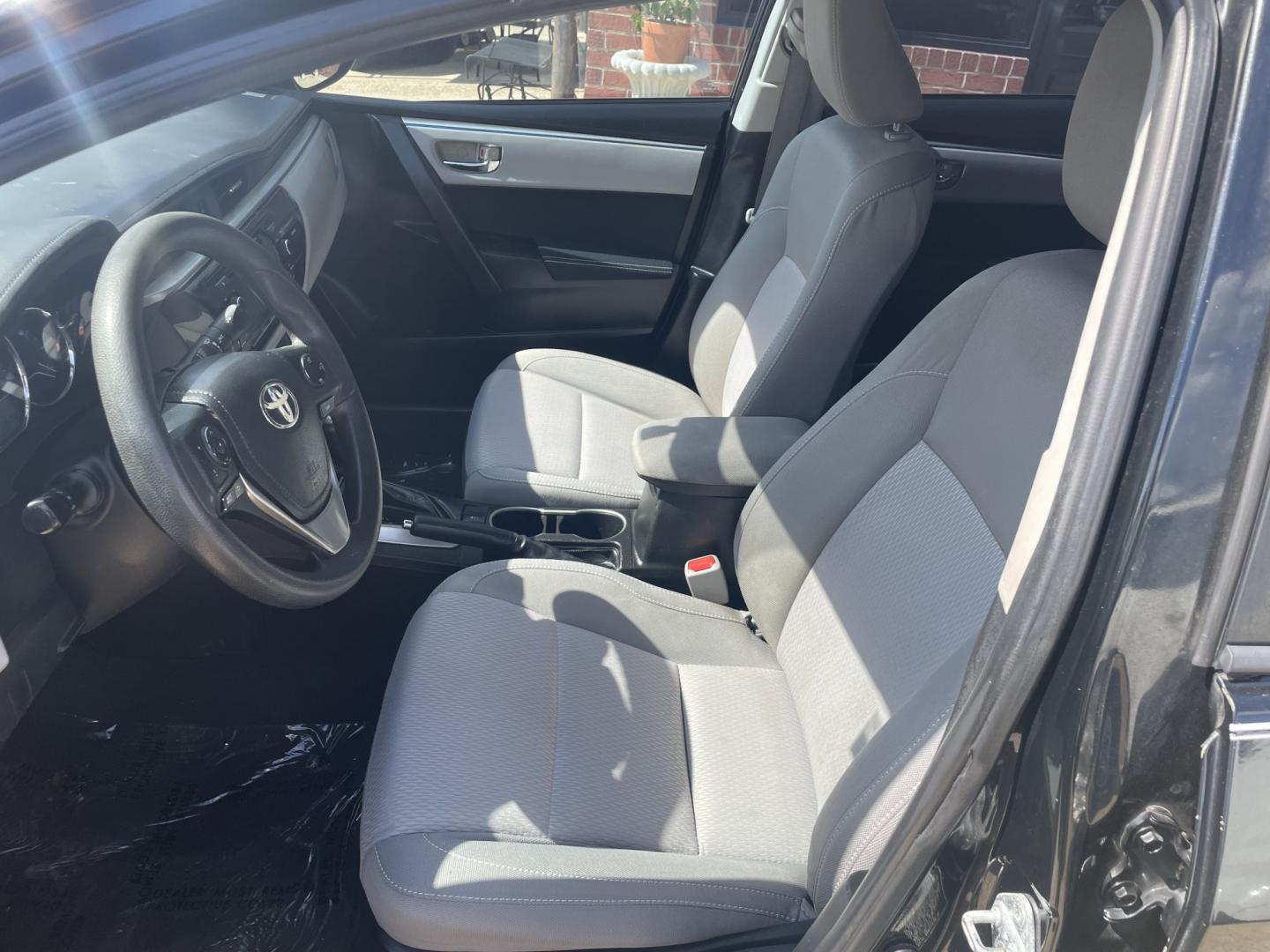 2015 Black /Gray Toyota Corolla (5YFBURHE4FP) with an 1.8L L4 DOHC 16V engine, 4-Speed Automatic transmission, located at 204 Hwy. 16 East, Carthage, MS, 39051, (601) 267-7277, 0.000000, 0.000000- Photo#4