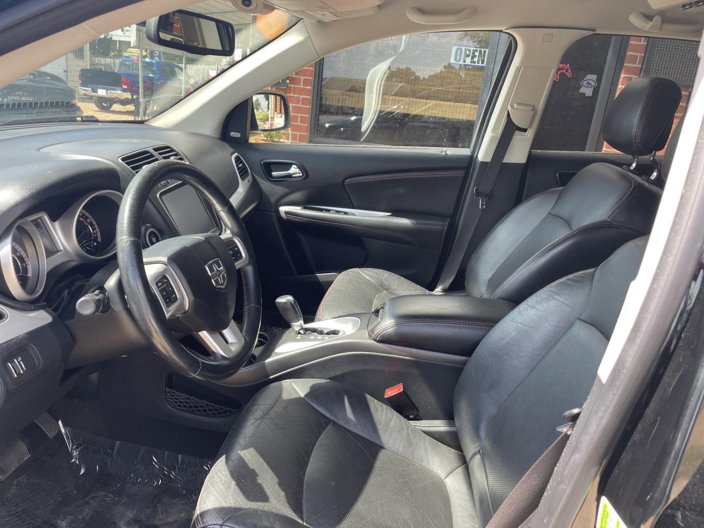2019 Black /Black Dodge Journey GT (3C4PDCEG8KT) with an 3.6L V6 DOHC 24V engine, 6A transmission, located at 204 Hwy. 16 East, Carthage, MS, 39051, (601) 267-7277, 0.000000, 0.000000- Photo#4