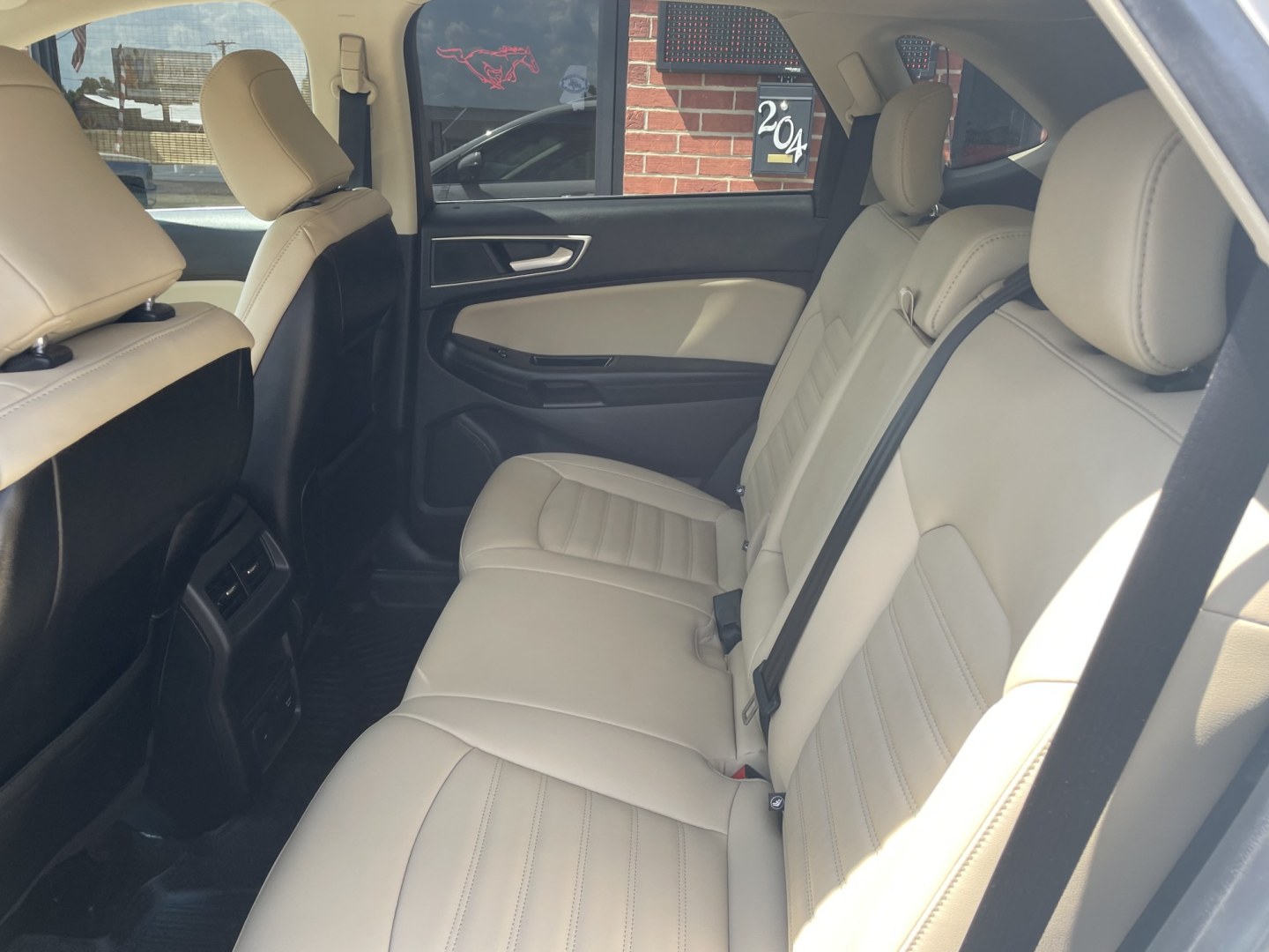 2020 White /Beige/Black Ford Edge SEL FWD (2FMPK3J90LB) with an 2.0L L4 DOHC 16V engine, 6A transmission, located at 204 Hwy. 16 East, Carthage, MS, 39051, (601) 267-7277, 0.000000, 0.000000- Photo#6