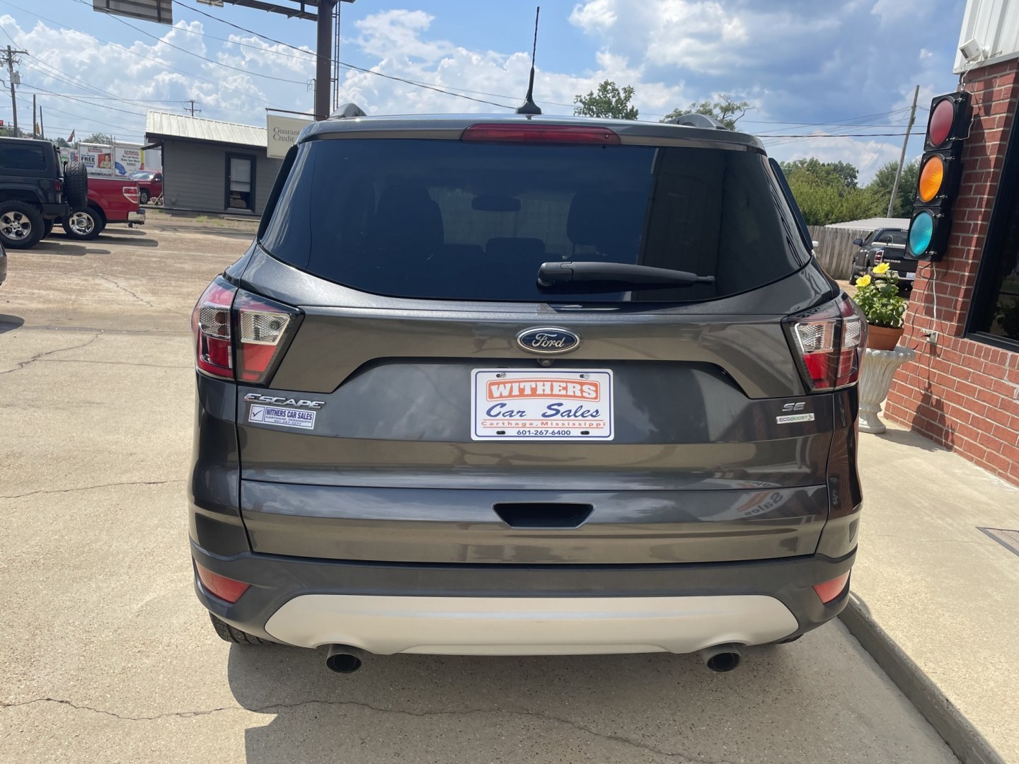 2018 Gray /Gray Ford Escape SE FWD (1FMCU0GD9JU) with an 1.5L L4 DOHC 16V engine, 6A transmission, located at 204 Hwy. 16 East, Carthage, MS, 39051, (601) 267-7277, 0.000000, 0.000000- Photo#3