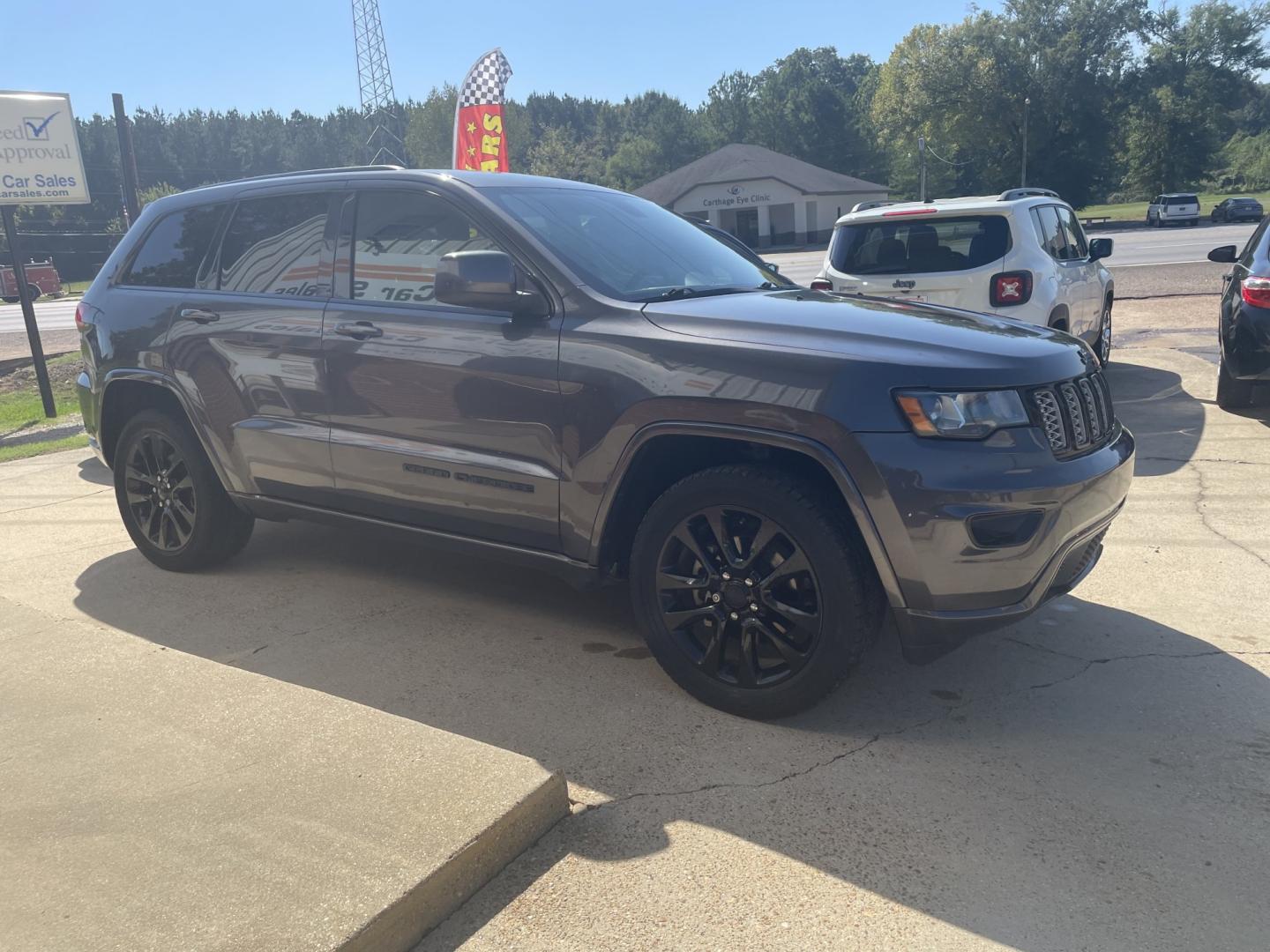 2017 Gray /Black Jeep Grand Cherokee Laredo 2WD (1C4RJEAG2HC) with an 3.6L V6 DOHC 24V engine, 8A transmission, located at 204 Hwy. 16 East, Carthage, MS, 39051, (601) 267-7277, 0.000000, 0.000000- Photo#1
