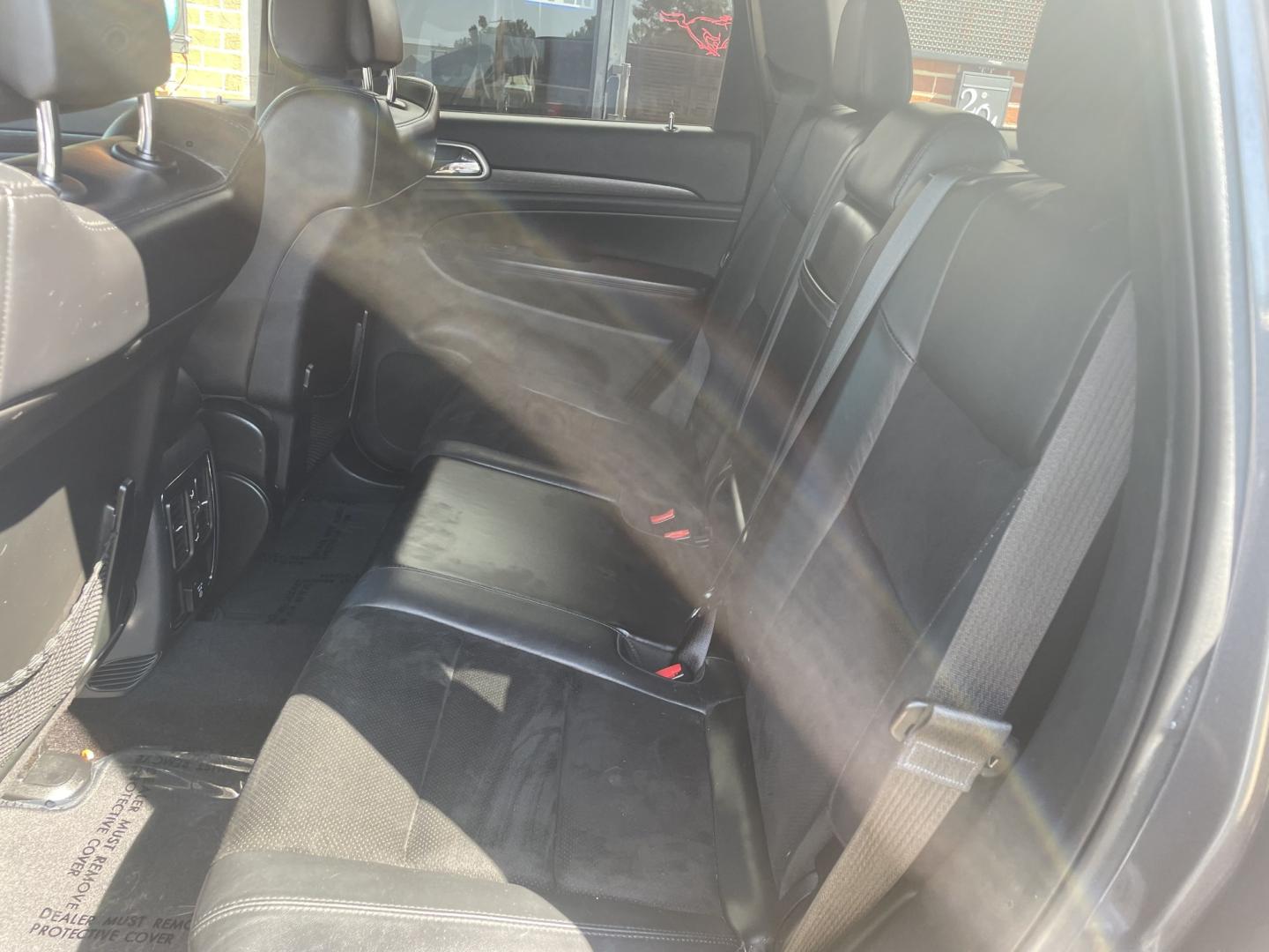 2017 Gray /Black Jeep Grand Cherokee Laredo 2WD (1C4RJEAG2HC) with an 3.6L V6 DOHC 24V engine, 8A transmission, located at 204 Hwy. 16 East, Carthage, MS, 39051, (601) 267-7277, 0.000000, 0.000000- Photo#6