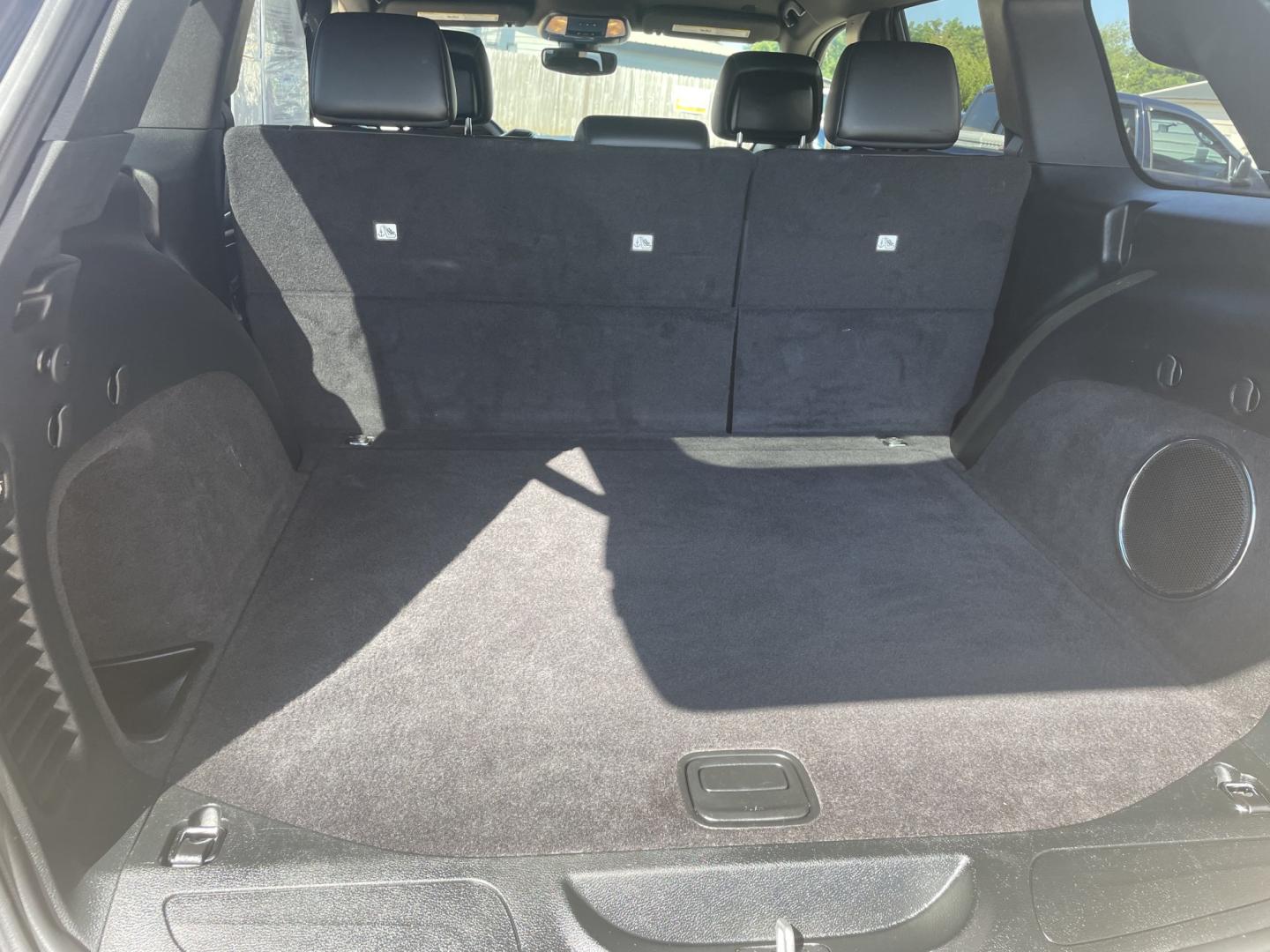 2017 Gray /Black Jeep Grand Cherokee Laredo 2WD (1C4RJEAG2HC) with an 3.6L V6 DOHC 24V engine, 8A transmission, located at 204 Hwy. 16 East, Carthage, MS, 39051, (601) 267-7277, 0.000000, 0.000000- Photo#7
