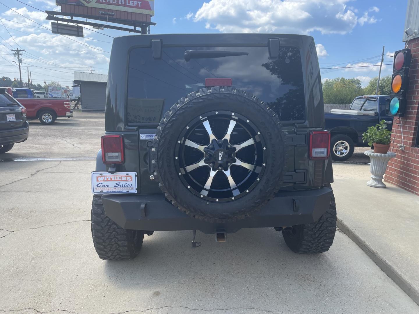 2015 Green /Black/Tan Jeep Wrangler Unlimited Sahara 4WD (1C4BJWEG4FL) with an 3.6L V6 DOHC 24V FFV engine, A transmission, located at 204 Hwy. 16 East, Carthage, MS, 39051, (601) 267-7277, 0.000000, 0.000000- Photo#3