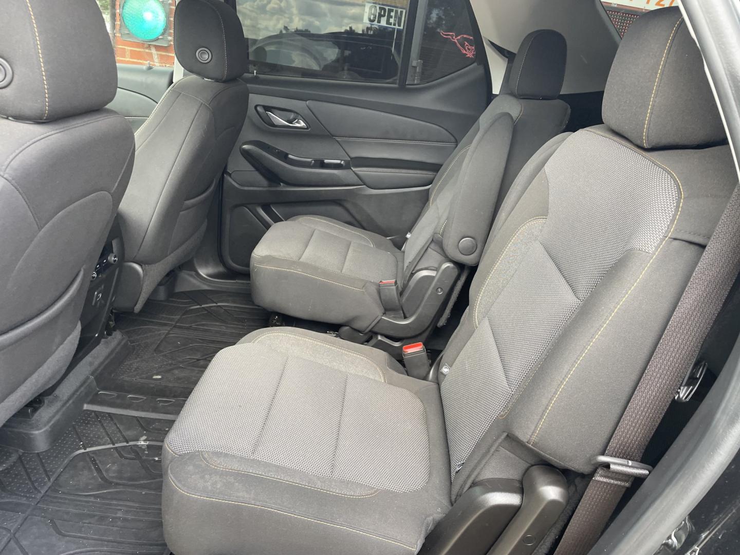 2021 Black /Black Chevrolet Traverse LT Cloth FWD (1GNERGKW8MJ) with an 3.6L V6 DOHC 24V engine, 9A transmission, located at 204 Hwy. 16 East, Carthage, MS, 39051, (601) 267-7277, 0.000000, 0.000000- Photo#5
