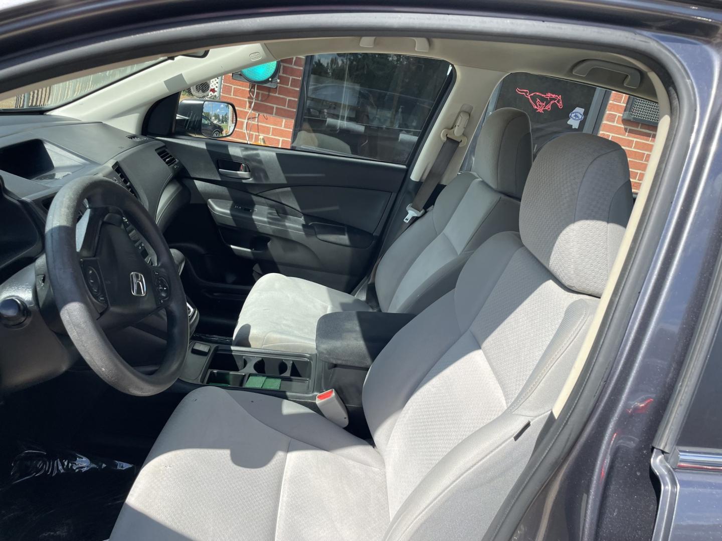 2016 Gray /Gray Honda CR-V LX 2WD (3CZRM3H3XGG) with an 2.4L L4 DOHC 16V engine, CVT transmission, located at 204 Hwy. 16 East, Carthage, MS, 39051, (601) 267-7277, 0.000000, 0.000000- Photo#4