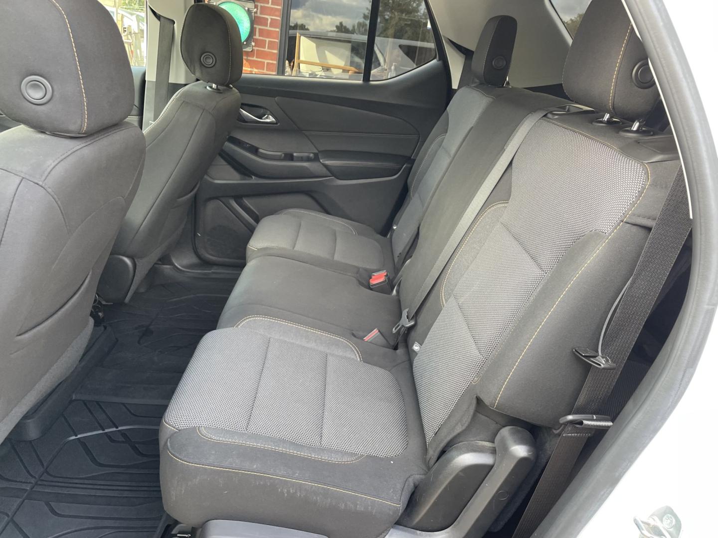 2018 White /Gray Chevrolet Traverse LS FWD (1GNERFKW6JJ) with an 3.6L V6 DOHC 24V engine, 9A transmission, located at 204 Hwy. 16 East, Carthage, MS, 39051, (601) 267-7277, 0.000000, 0.000000- Photo#6