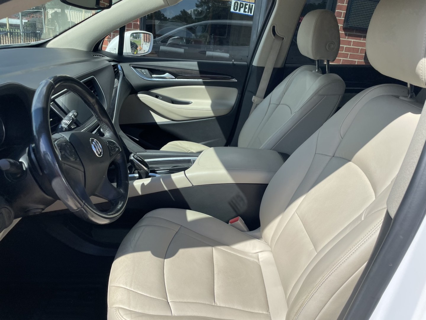 2019 White /Beige Buick Enclave Premium FWD (5GAERCKWXKJ) with an 3.6L V6 DOHC 24V engine, 9A transmission, located at 204 Hwy. 16 East, Carthage, MS, 39051, (601) 267-7277, 0.000000, 0.000000- Photo#3