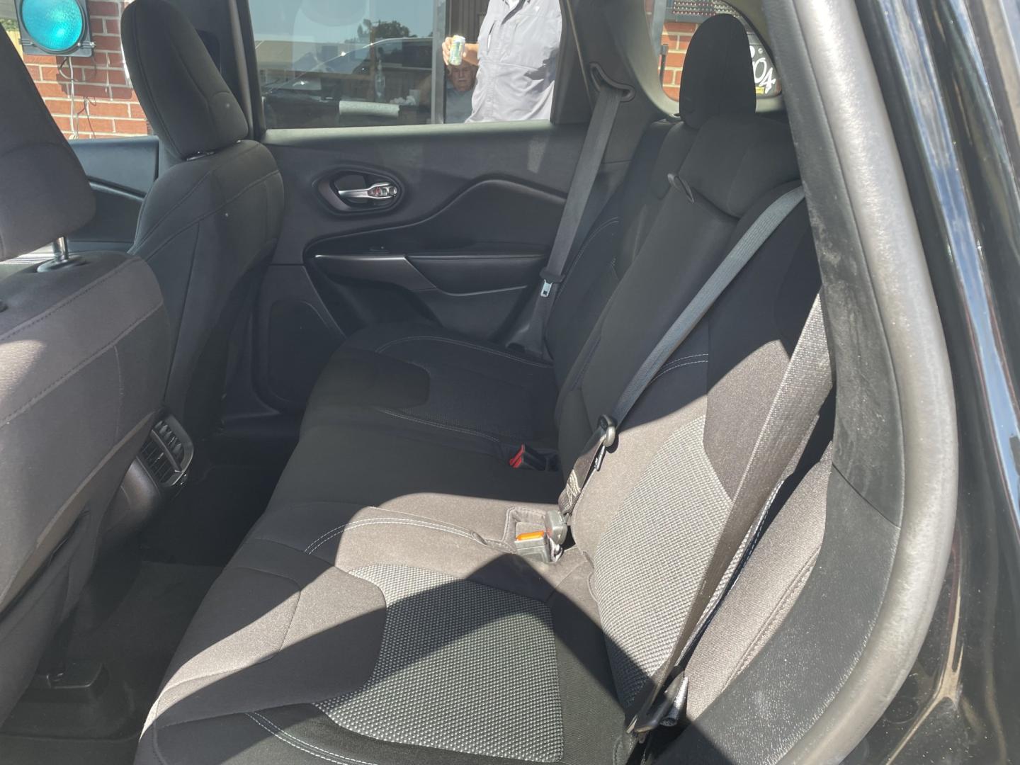 2020 Black /Black Jeep Cherokee Latitude FWD (1C4PJLCB5LD) with an 2.4L L4 DOHC 16V engine, 9A transmission, located at 204 Hwy. 16 East, Carthage, MS, 39051, (601) 267-7277, 0.000000, 0.000000- Photo#6