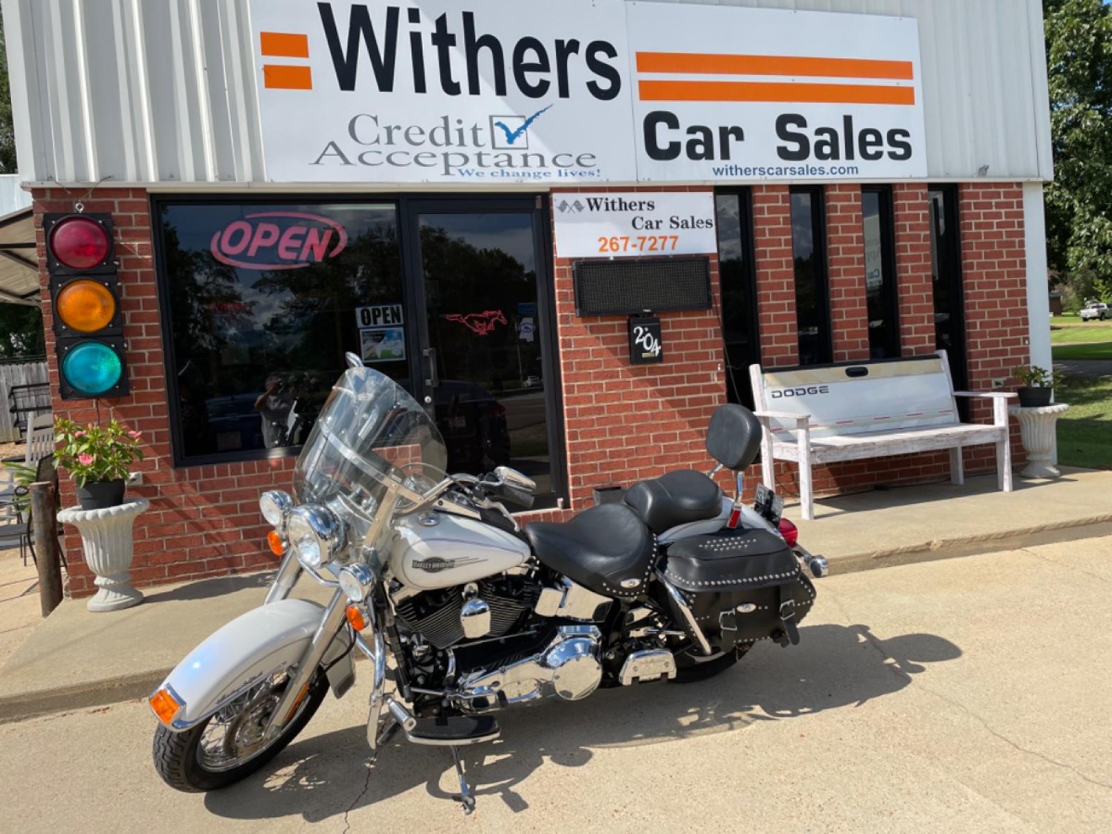 2006 White Harley-Davidson FLSTCI - (1HD1BWB1X6Y) with an 1450CC engine, 5 speed transmission, located at 204 Hwy. 16 East, Carthage, MS, 39051, (601) 267-7277, 0.000000, 0.000000 - Photo #0