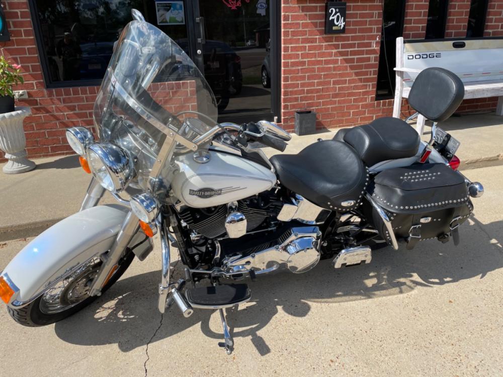 2006 White Harley-Davidson FLSTCI - (1HD1BWB1X6Y) with an 1450CC engine, 5 speed transmission, located at 204 Hwy. 16 East, Carthage, MS, 39051, (601) 267-7277, 0.000000, 0.000000 - Photo #1