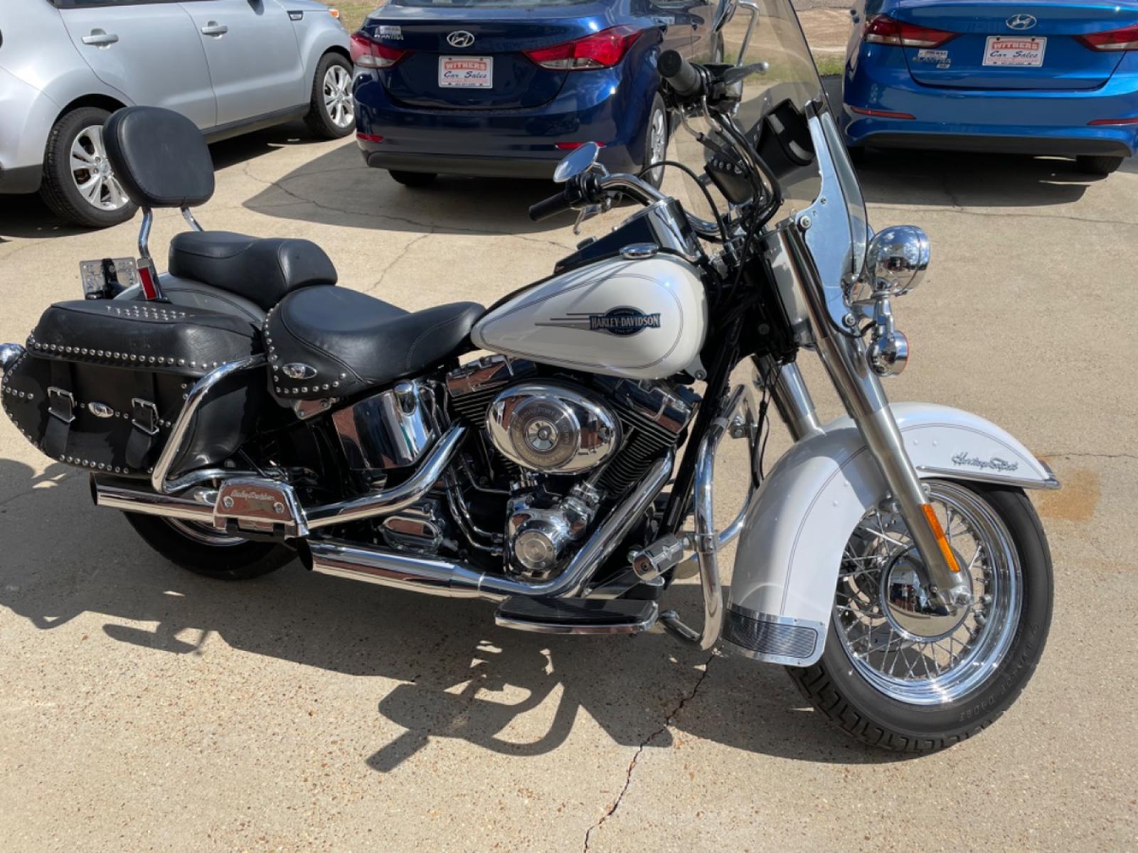 2006 White Harley-Davidson FLSTCI - (1HD1BWB1X6Y) with an 1450CC engine, 5 speed transmission, located at 204 Hwy. 16 East, Carthage, MS, 39051, (601) 267-7277, 0.000000, 0.000000 - CASH SALE ONLY - Photo #2